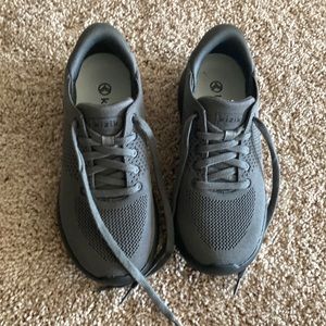 Kiziks men’s graphite Lima regular size 7. Never worn
